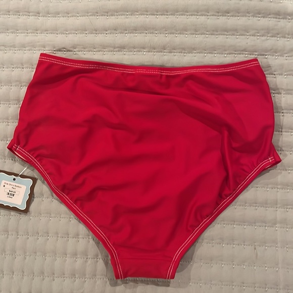 Red side shirred bottom - Picture 2 of 7